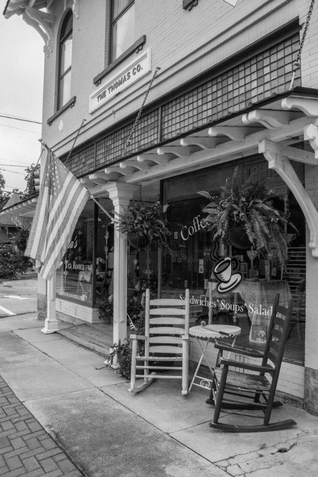 Laura’s Tea Room storefront in Ridgeway